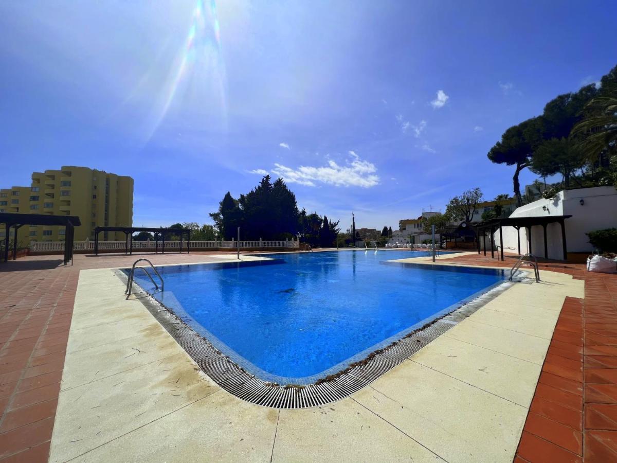 Apartamento Tropical Con Piscina Cerca De La Playa Torremolinos Bagian luar foto